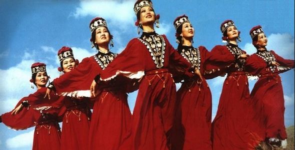 “Дуслык күпере”ндә – яңа концерт, татарлар һәм калмыклар бии