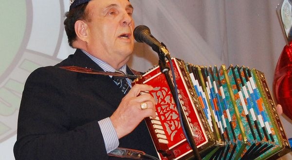 Обладатель Гран-при конкурса исполнителей татарской песни получит тальянку от Фана Валиахметова