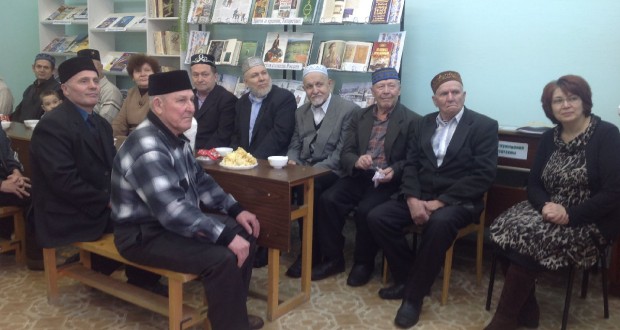 Tatar aksakals (elders) came to the Novocheboxarsk library for a holiday