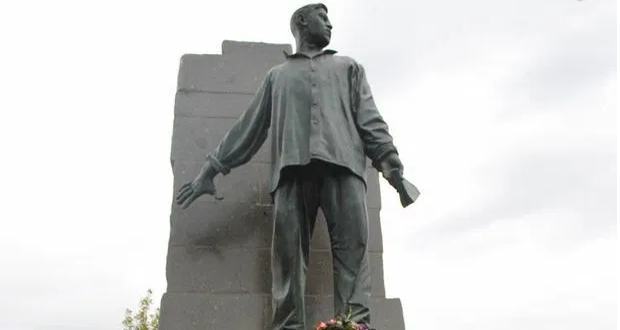 В Москве состоится церемония возложения цветов к памятнику поэту-герою Мусе Джалилю