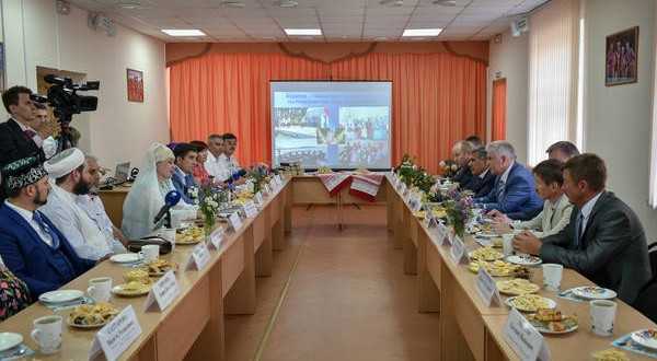 Rustam Minnikhanov in Ulan-Ude met with representatives of the Tatar community of Buryatia