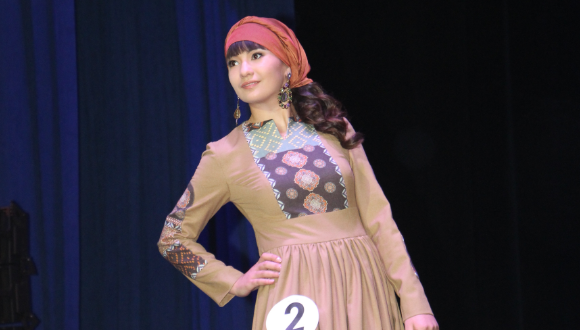 Siberian Tatar girl claims the title of “Tatar Kyzy”