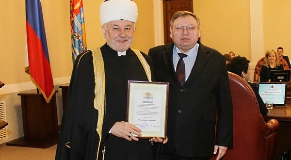 Fyarit Lyapin became the first recipient of the Governor’s Award