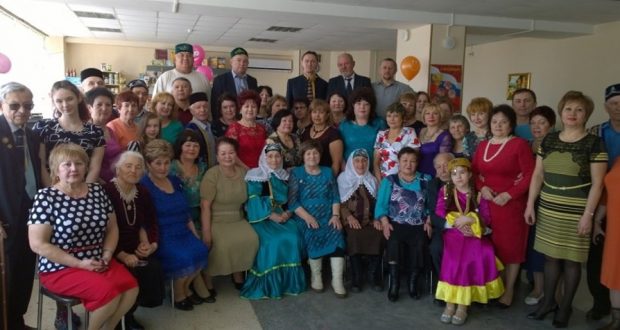 Татары Приморья поздравили дам с 8 Марта