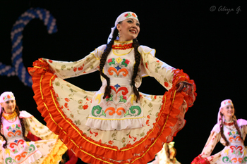 Tatar national costumes – on the podium