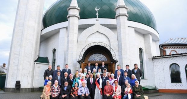 President of Tatarstan met with activists of the national-cultural autonomy of the Tatars of the Altai Krai