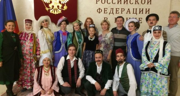 Тинчурин театры Европа татарларына “Назлы кияү” спектаклен күрсәтте