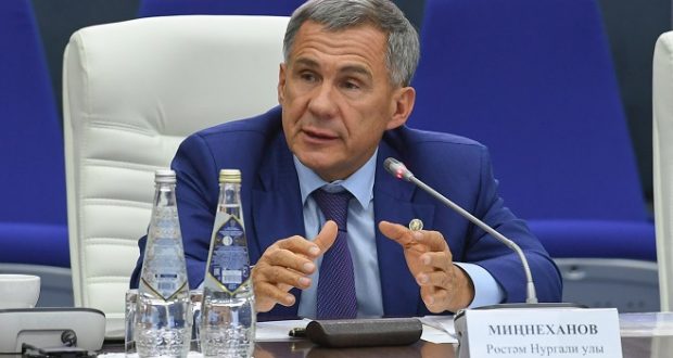 Рустам Минниханов призвал татарских предпринимателей заниматься электронной торговлей