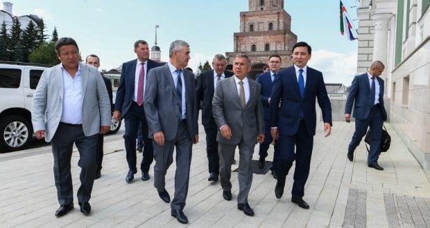 Рустам Минниханов встретился с делегацией Западно-Казахстанской области