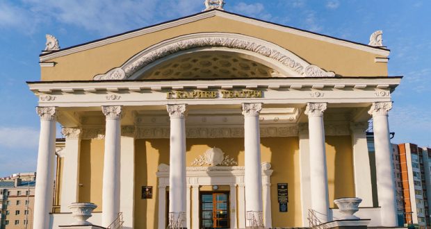 Кариев театры җәйге ялдан соң эшен башлады