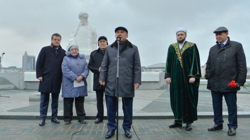 Президент Татарстана открыл в Казани памятник известному татарскому богослову Шигабутдину Марджани