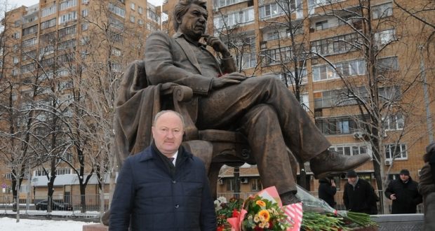 В Москве открыли памятник выдающемуся писателю Чингизу Айтматову