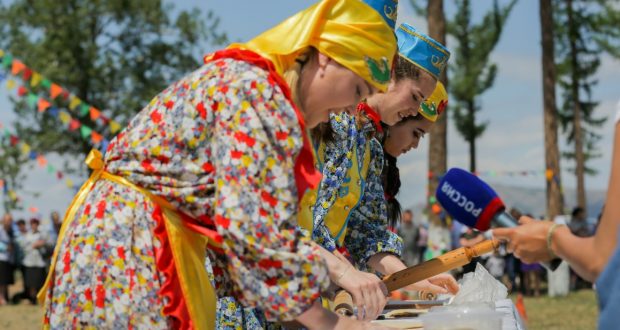 «АЛГА К ИСТОКАМ»:  о Стратегии развития татарского мира, этнобрендах и культурном коде