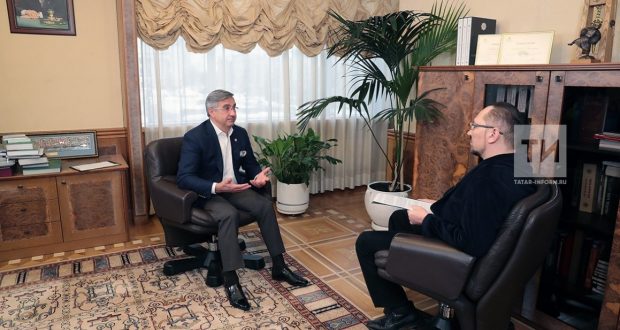 Шайхразиев рассказал о тысячах предложений по Стратегии развития татар в интервью Кузьмину