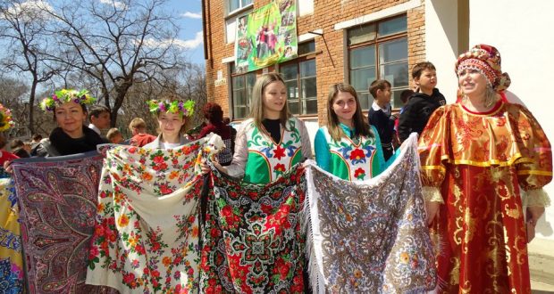 Уха, белорусские драники и татарский чак-чак – в Лозовом состоялся фестиваль национальных культур