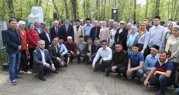 Kazan honored the memory of  founder of the Tatar theater Gabdulla Kariev