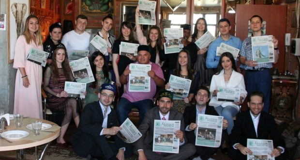 В “Штабе татар” читают газету “Халкым минем”