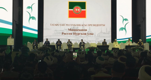 Рустам Минниханов принял участие в X Всероссийском форуме татарских религиозных деятелей
