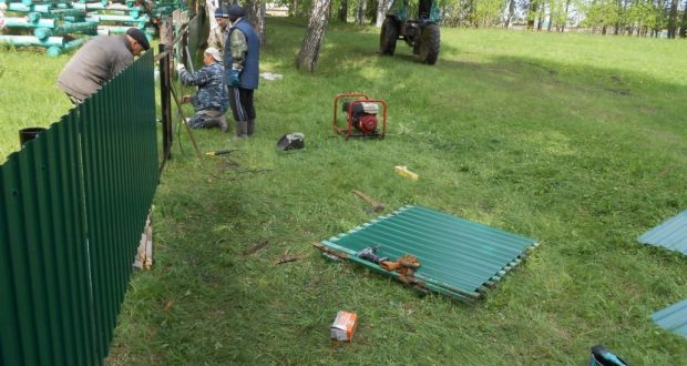 Жители Тавинска Омской области огородили местный зират