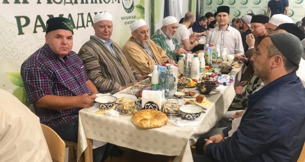 Татары Москвы собрали на ифтар тюркские народы