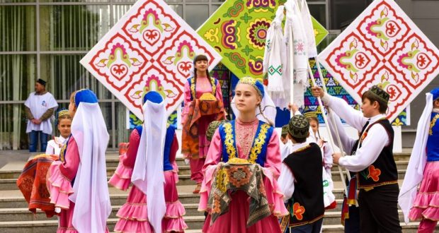 В Томской области разгулялся детский Сабантуй и традиционный обряд «Сабантуйные дары»