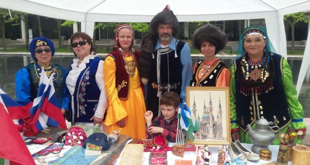 Canadian Tatars and Bashkirs at the   Taste  of Russia   Russia Festival