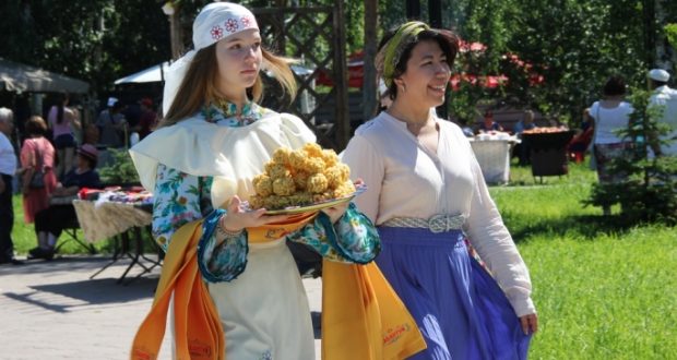 Сабантуй в Омске посетили более пяти тысяч человек