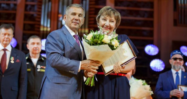 Благодарностью Президента Республики Татарстан поощрена директор московской школы