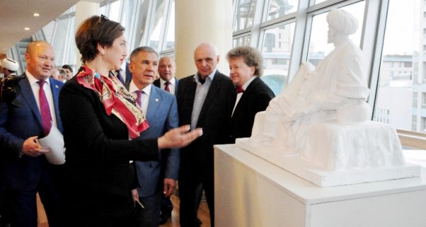 Tatarstan presented with a sculpture of Kul Gali