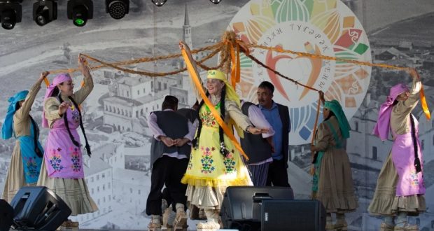 Республиканский фестиваль «Иске Казан түгәрәк уены» открылся в Казани