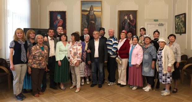 Выставка «Незримые узы с Родиной» открылась в Доме национальностей