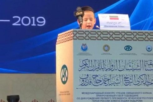 На Международном конкурсе чтецов Корана в Чечне за честь Татарстана выступил 11-летний хафиз