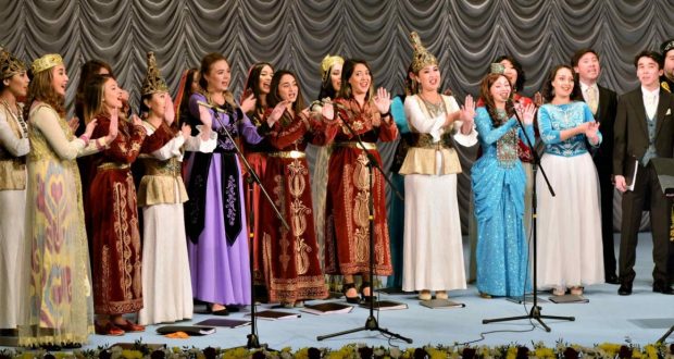 TURKSOY Youth Choir with the participation of soloists from the Republic of Tatarstan performed a Tatar song during a tour of Europe