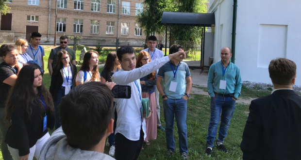 Участники Форума руководителей татарских молодежных организаций на деловой экскурсии