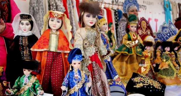 Татарстанның Халыклар дуслыгы йортында «HERITAGE» милли костюм күргәзмәсе ачылышы