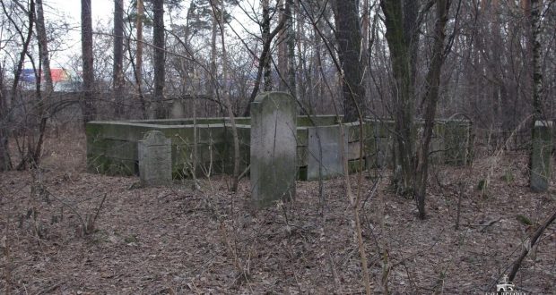 На заброшенном Мусульманском кладбище Екатеринбурга возьмут под охрану склеп известных уральских купцов