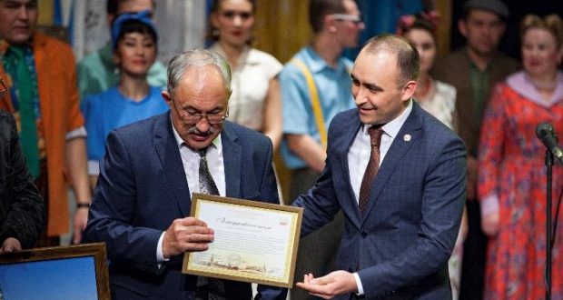The Tatarstan Representation  presented a letter of thanks to the management of the Menzelinsky Theater