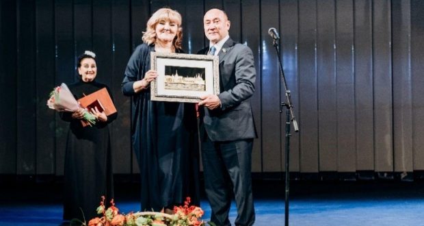 Альметьевский драмтеатр отпраздновал 75-летний юбилей