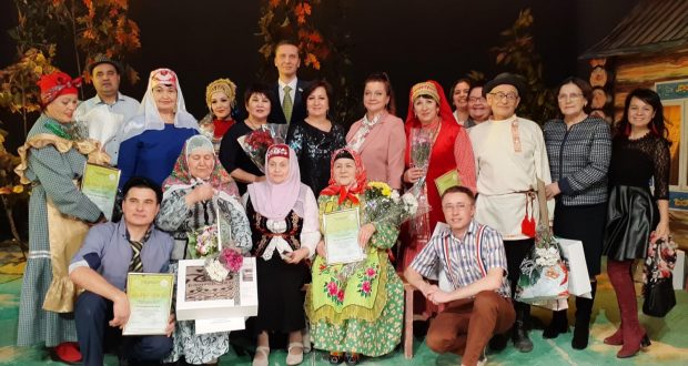 Народный театр “Мизгелләр” на сцене Уфимского татарского театра “Нур”