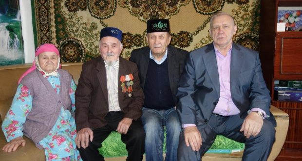 В Красноярском крае поздравили с 90-летием Габдулахата Хасанова