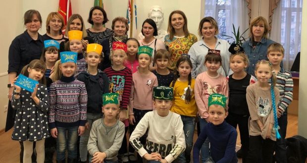 Школьникам Санкт-Петербурга провели мастер-класс по изготовлению татарских головных уборов