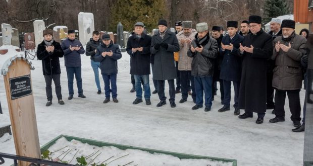 Сегодня – день рождения Марджани и день смерти Ильхама Шакирова. Мусульманские деятели помолились у могил великих татар