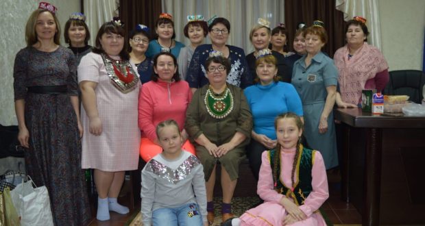 В Нижневартовске прошел мастер-класс по пошиву татарского женского головного убора «Калфак»