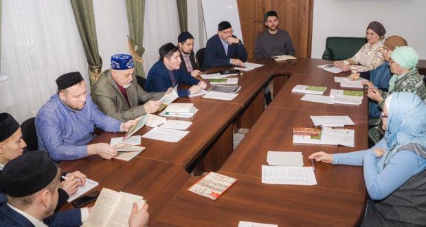 В ДУМ РТ обсудили пути совершенствования примечетских курсов татарского
