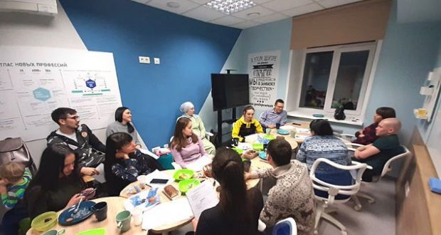 В Екатеринбурге запустили курсы разговорного татарского языка. На первое занятие пришли 18 человек