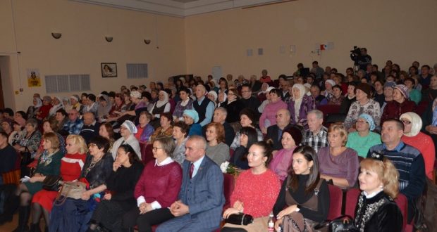 В Ульяновске состоялась церемония открытия V Открытого областного фестиваля самодеятельных и народных театральных коллективов имени Бари Тарханова