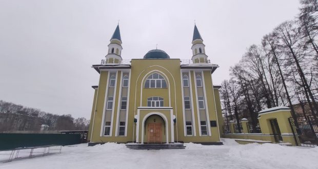 Василь Шайхразиев посетил Мемориальную мечеть Костромы