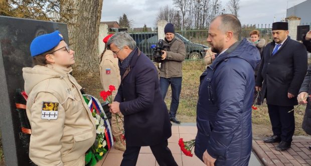 Chairman of the National Council laid flowers at the memorial sign at the place of death of Fatykh Karim