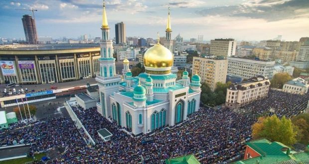 Reading of the Holy Quran sounds around the clock  at the Moscow Cathedral Mosque