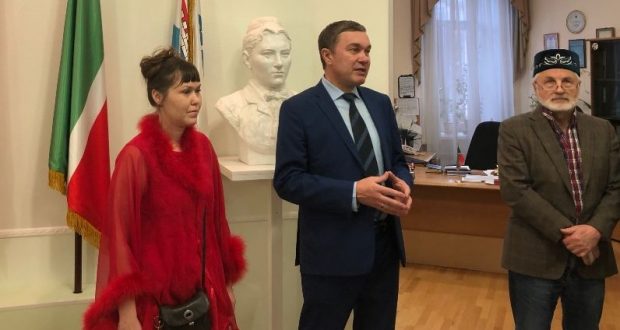 The Permanent Mission    has opened the exhibition of Larisa Akhmadeeva “Under the Sky of St. Petersburg”